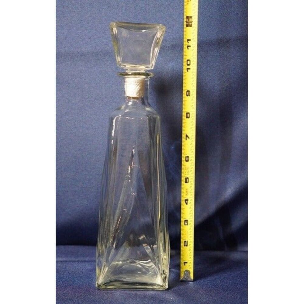 Vintage Glass‎ Decanter Bottle with Stopper (5d6)
